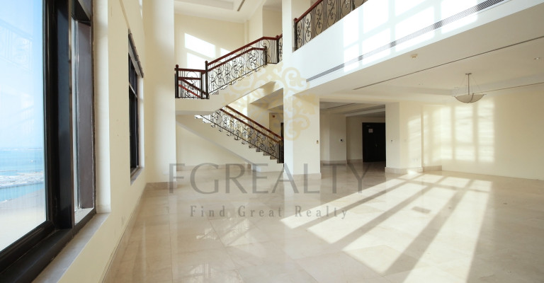 Classical 5BR + Maid Penthouse in Porto Arabia | The Pearl - Qatar - Image 02