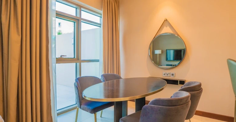 شقق فندقية دوبلكس رائعة من 3 غرف نوم للبيع بالتقسيط في اللؤلؤة - Image 03