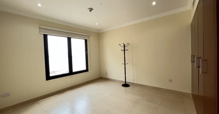 GREAT PRICE 3BR Apartment Fully Furnished For Sale at Porto Arabia | The Pearl - Image 05