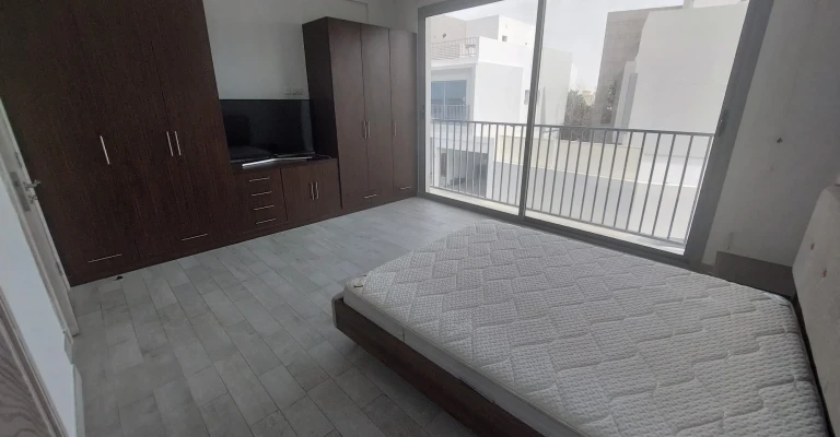 An elegant villa in Al Waab consisting of 3 rooms and a fully furnished maid's room - Image 13