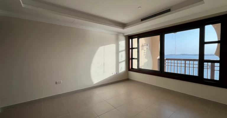PANORAMIC FULL SEAVIEW Semi Furnished 1 Master Bedroom Townhouse for Sale ( with Installments ) at Porto Arabia - The Pearl - Image 09