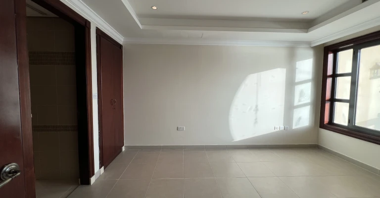 PANORAMIC FULL SEAVIEW Semi Furnished 1 Master Bedroom Townhouse for Sale ( with Installments ) at Porto Arabia - The Pearl - Image 10