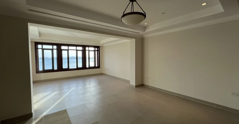 PANORAMIC FULL SEAVIEW Semi Furnished 1 Master Bedroom Townhouse for Sale ( with Installments ) at Porto Arabia - The Pearl - Image 06