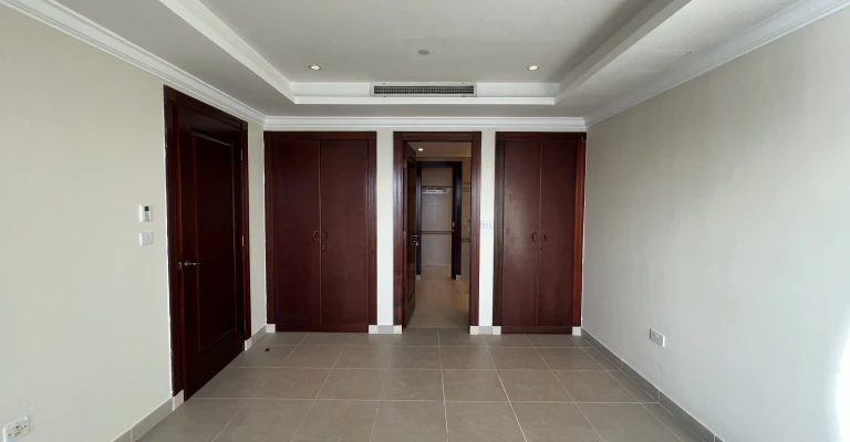 PANORAMIC FULL SEAVIEW Semi Furnished 1 Master Bedroom Townhouse for Sale ( with Installments ) at Porto Arabia - The Pearl - Image 08