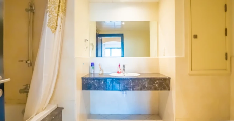 شقة جميلة من غرفة نوم واحدة مفروشة بالكامل بسعر رائع للبيع في بورتو أرابيا - اللؤلؤة - Image 13