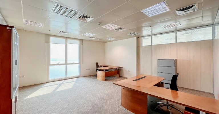 FULLY FITTED | FULL FLOOR OFFICE | SEA VIEWS - Image 07