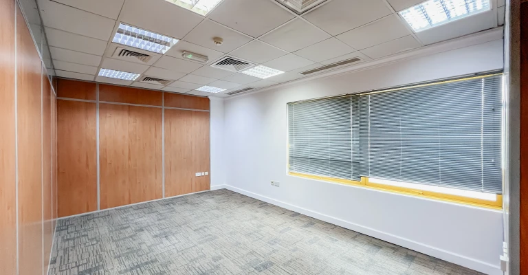 Luxurious Office main airport road - Image 15