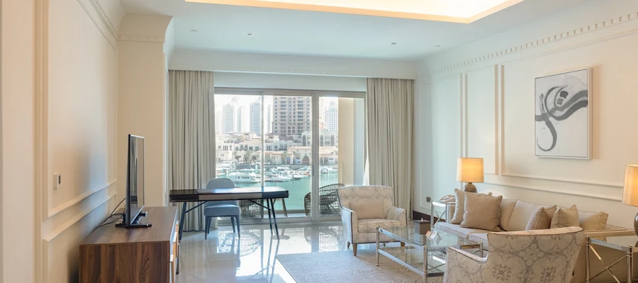 OUTSTANDING 1BR Apartment in Marsa Arabia | The Pearl - Image 01