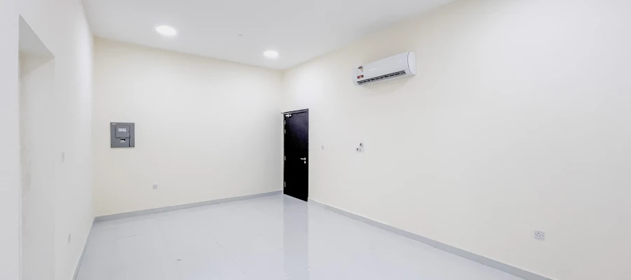 "شقة جديدة بدون أثاث بغرفتي نوم + شهر مجانً" - Image 01