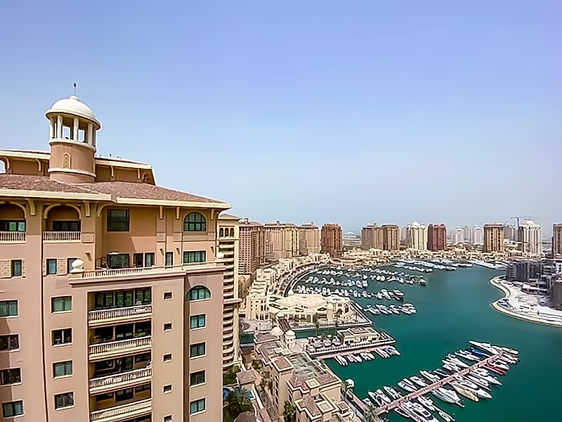 Contemporary 4BR + Maid Furnished Penthouse in Porto Arabia | The Pearl - Qatar - Photo 2