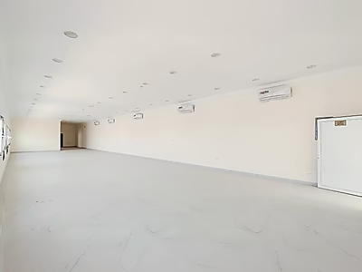 موقع مميز || مستودع جديد كليًا || مكاتب || صالة عرض || غرف