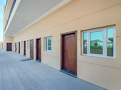 موقع مميز || مستودع جديد كليًا || مكاتب || صالة عرض || غرف