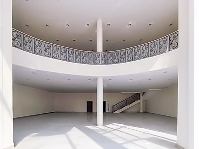 موقع مميز || مستودع جديد كليًا || مكاتب || صالة عرض || غرف