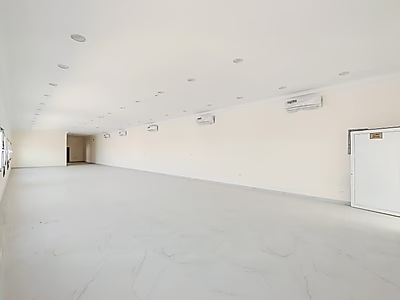 موقع مميز || مستودع جديد تمامًا || مكاتب || صالة عرض || غرف || رخصة مرآب