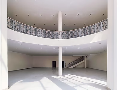 موقع مميز || مستودع جديد تمامًا || مكاتب || صالة عرض || غرف || رخصة مرآب