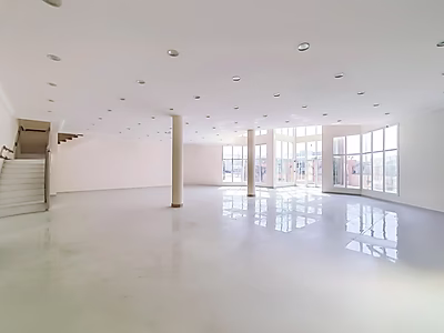 موقع مميز || مستودع جديد تمامًا || مكاتب || صالة عرض || غرف || رخصة مرآب