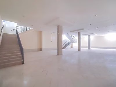 مرآب للبيع | مستودع جديد كليًا مع قبو وميزانين | موقع مميز في منطقة صناعية