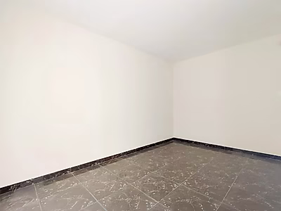 مرآب للبيع | مستودع جديد كليًا مع قبو وميزانين | موقع مميز في منطقة صناعية