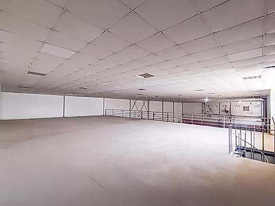 مستودع بمساحة 1850 متر مربع للإيجار في منطقة صناعية جديدة