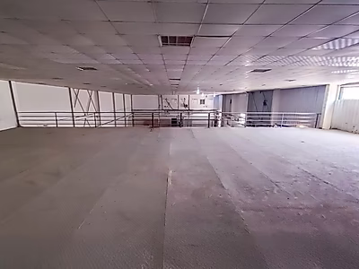 مستودع بمساحة 1850 متر مربع للإيجار في منطقة صناعية جديدة