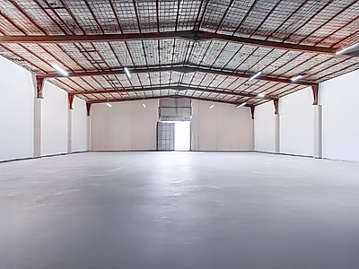 معسكر عمال ومستودع للبيع في المنطقة الصناعية الرئيسية