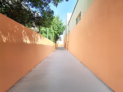 معسكر عمال ومستودع للبيع في المنطقة الصناعية الرئيسية