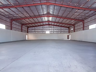 معسكر عمال ومستودع للبيع في المنطقة الصناعية الرئيسية