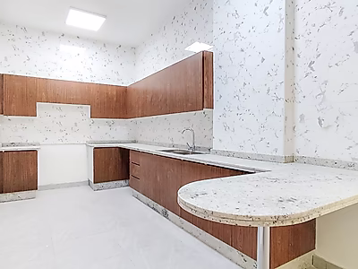 موقع ممتاز || طابق س+أرضي+٥ طوابق || مبنى سكني كامل جديد كليًا للبيع