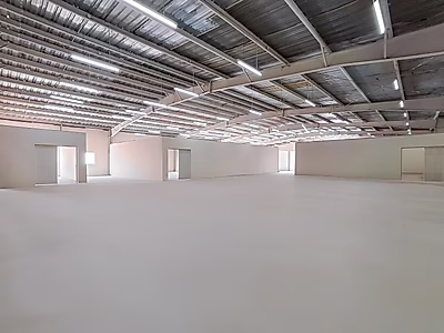 مستودع للإيجار في المنطقة الصناعية – موقع متميز متوفر