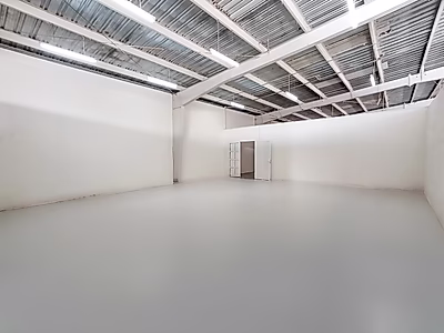 مستودع للإيجار في المنطقة الصناعية – موقع متميز متوفر