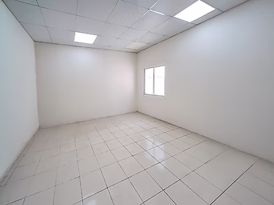 مستودع للإيجار في المنطقة الصناعية – موقع متميز متوفر