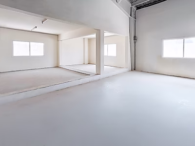 مستودع للإيجار في المنطقة الصناعية – موقع متميز متوفر