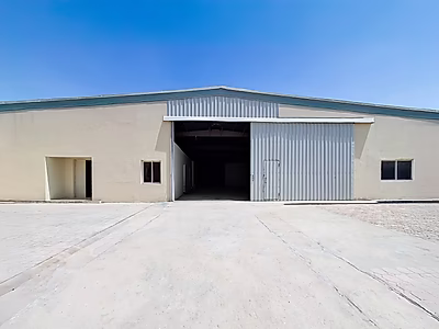 مستودع للإيجار في المنطقة الصناعية – موقع متميز متوفر