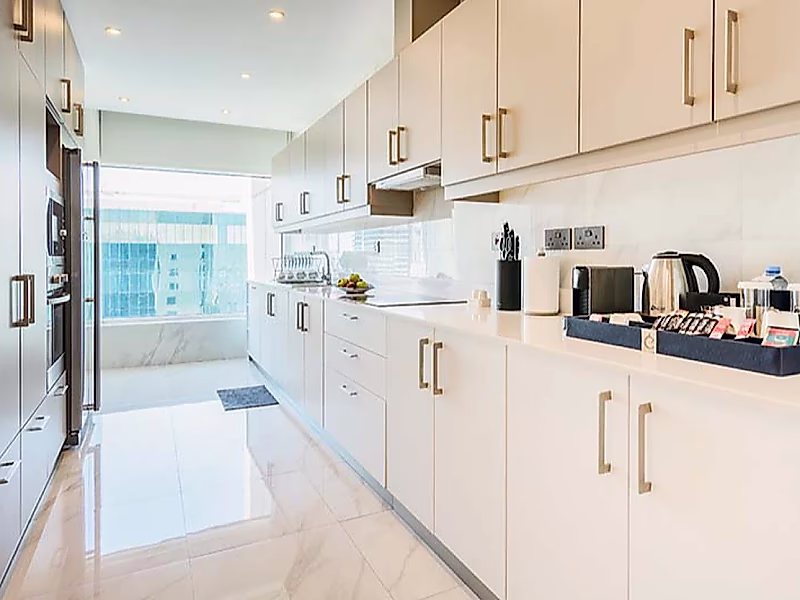 Luxurious 3-Bedroom + Maid Penthouse for Rent in West Bay - Photo 4