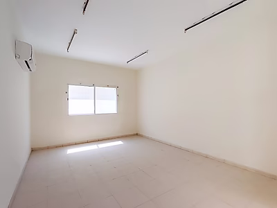 مخزن طعام بمساحة 1,667 متر مربع للإيجار II أبا ساليل II 3 ثلاجات II موقع مميز