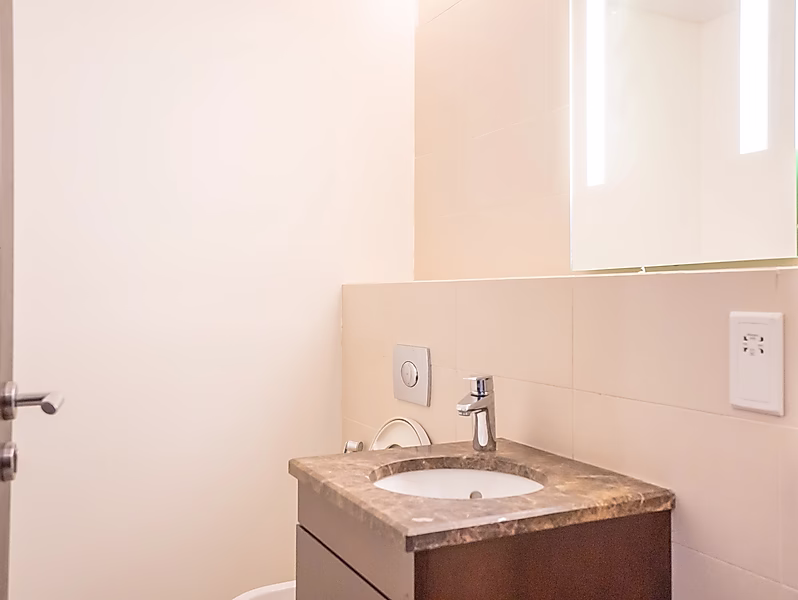 شقة 2BR+م شبه مفروشة في اللؤلؤة | تشمل المرافق - Photo 40