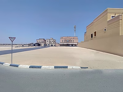 قطعة أرض استثنائية لفيلا مفتوحة من ثلاث جهات للبيع - موقع مميز بالقرب من طريق الشمال ومنطقة التراث