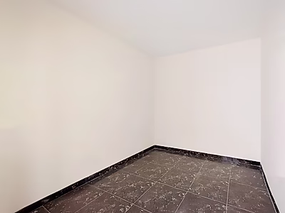 مستودع للإيجار بمساحة 600 متر مربع، جديد تمامًا، المنطقة الصناعية القديمة