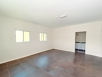 مستودع للإيجار بمساحة 600 متر مربع، جديد تمامًا، المنطقة الصناعية القديمة