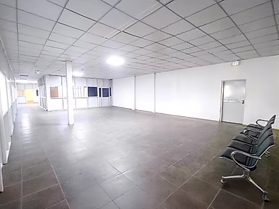 للبيع: مستودع أغذية فاخر | منطقة صناعية جديدة