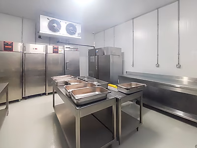 مستودع تجهيز أغذية فاخر للإيجار || مجهز بالكامل || خدمات تقديم الطعام || مطبخ سحابي