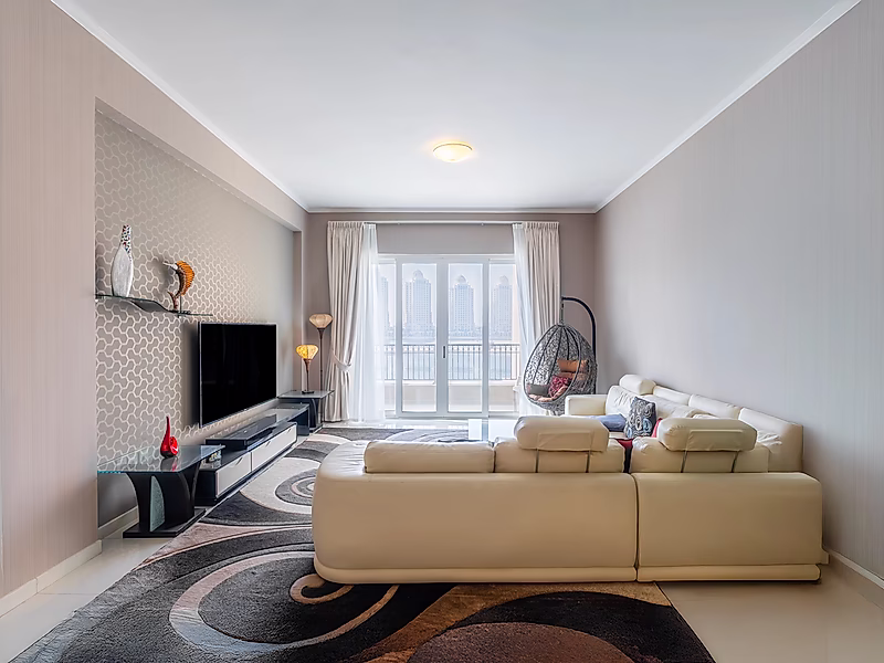 Beachfront 1BR Townhouse | Exceptional Location & Luxury Amenities - Photo 3