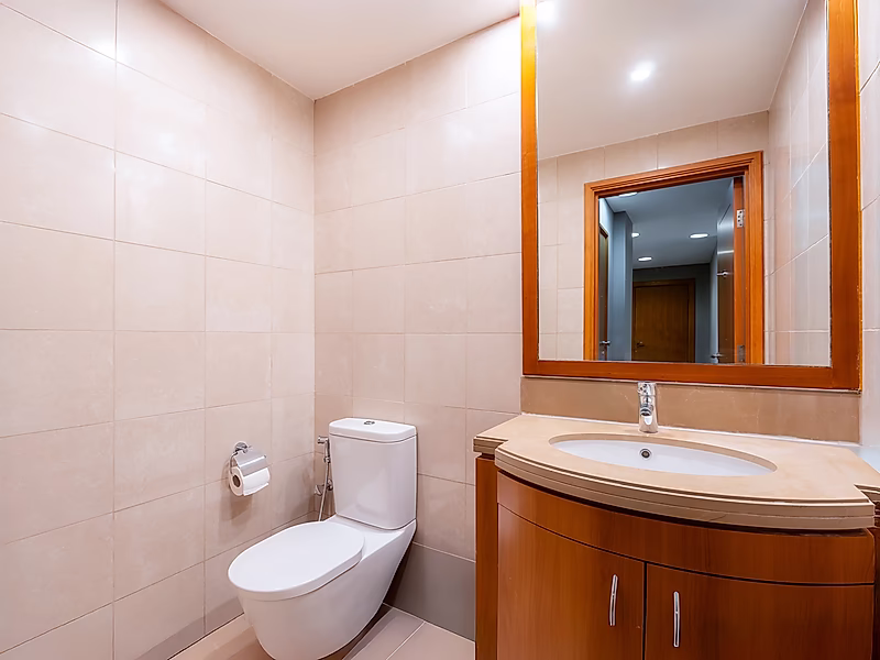 Beachfront 1BR Townhouse | Exceptional Location & Luxury Amenities - Photo 10