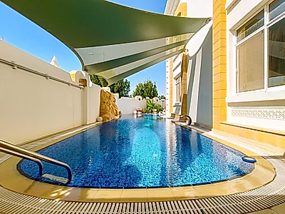 فيلا فاخرة للغاية مكونة من 5 غرف نوم في الدوحة - سعر لا يضاهى لهذا المستوى من الفخامة