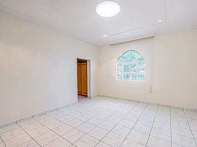 فيلا فاخرة للإيجار في منطقة عنيزة – موقع رئيسي بجوار السفارات