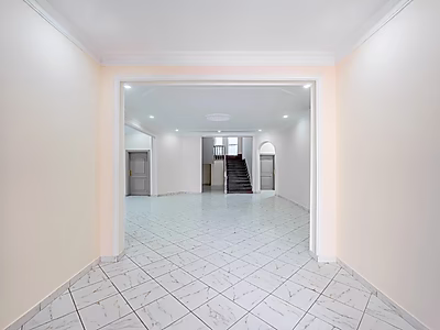 فيلا فاخرة للإيجار في منطقة عنيزة – موقع رئيسي بجوار السفارات