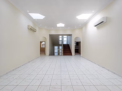 فيلا فاخرة للإيجار في منطقة عنيزة – موقع رئيسي بجوار السفارات