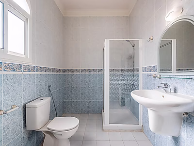 فيلا فاخرة للإيجار في منطقة عنيزة – موقع رئيسي بجوار السفارات