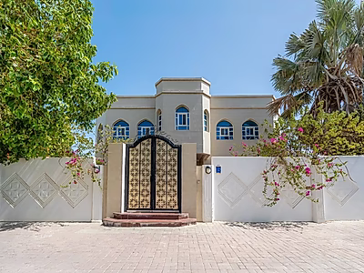 فيلا فاخرة للإيجار في منطقة عنيزة – موقع رئيسي بجوار السفارات