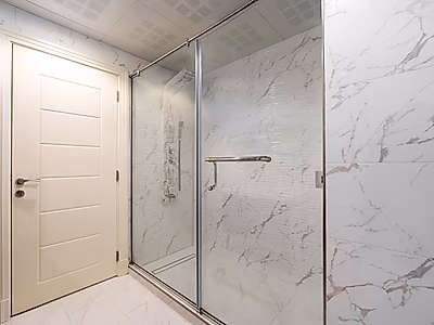 Stylish Fully Renovated 2-Bedroom Apartment | Full Marina View | Title Deed Ready